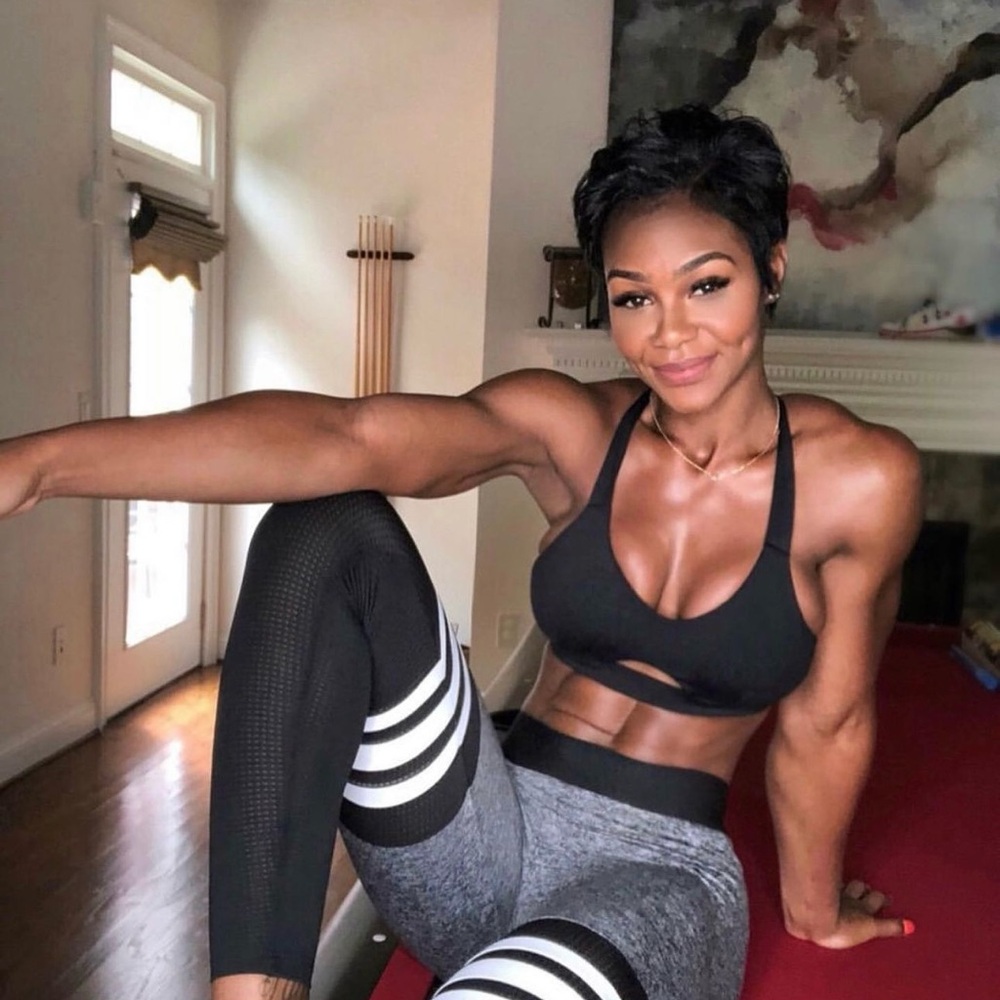 Keyhole sports bra black